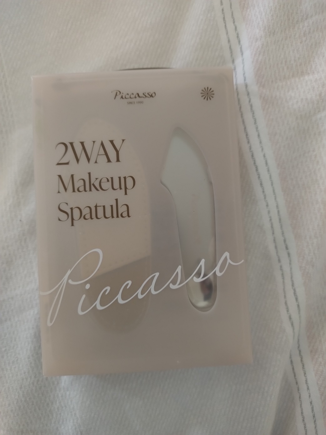 Piccasso Two Way Makeup Spatula for a smooth foundation finish